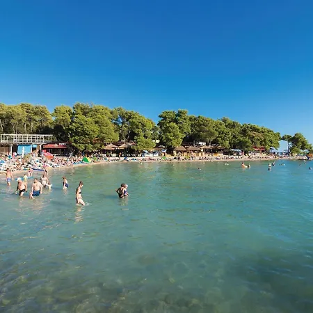 Lägenhet Nice In With Kitchen Biograd Na Moru